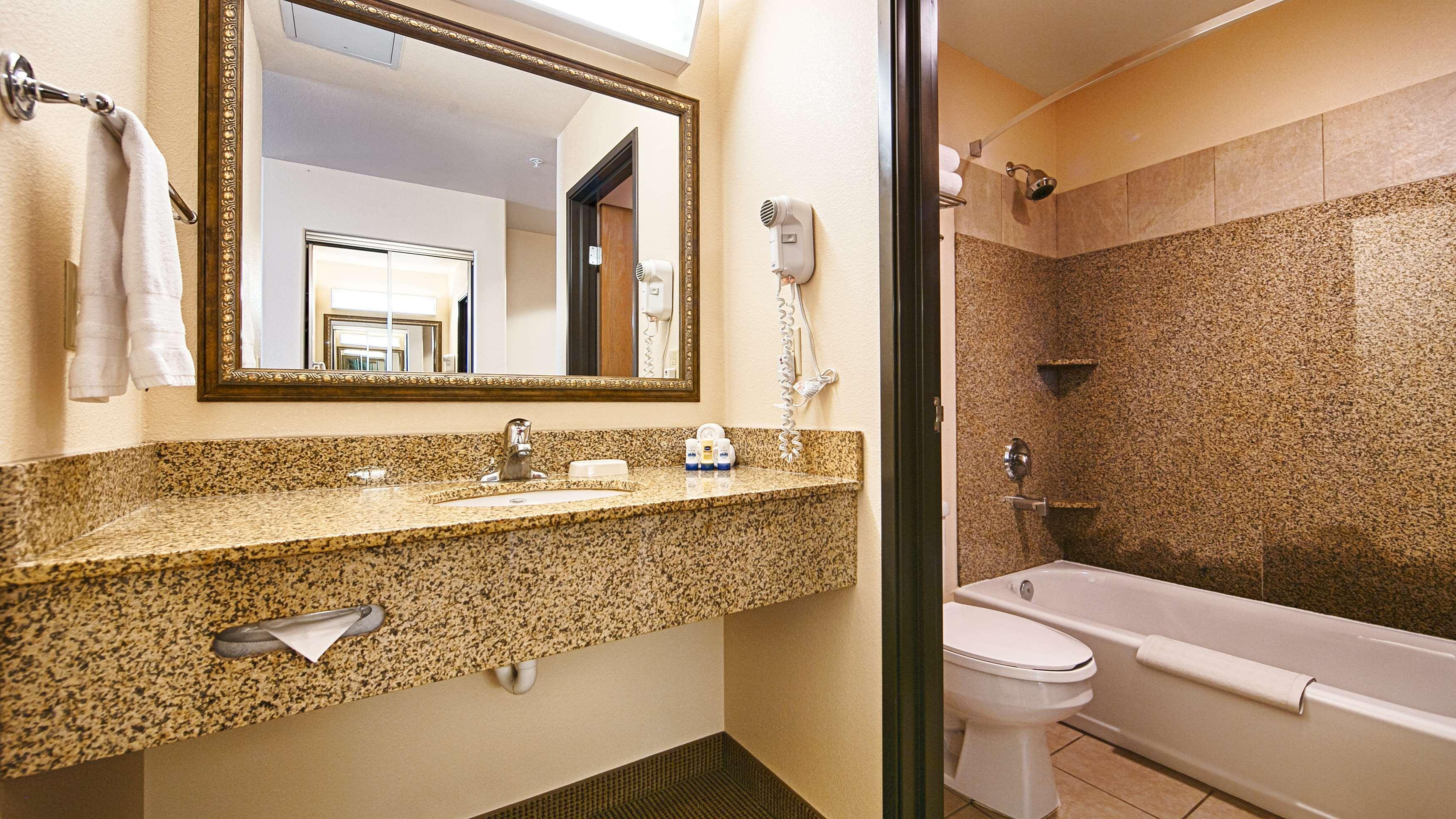 Bloomfield Best Western Territorial Inn And Suites מראה חיצוני תמונה