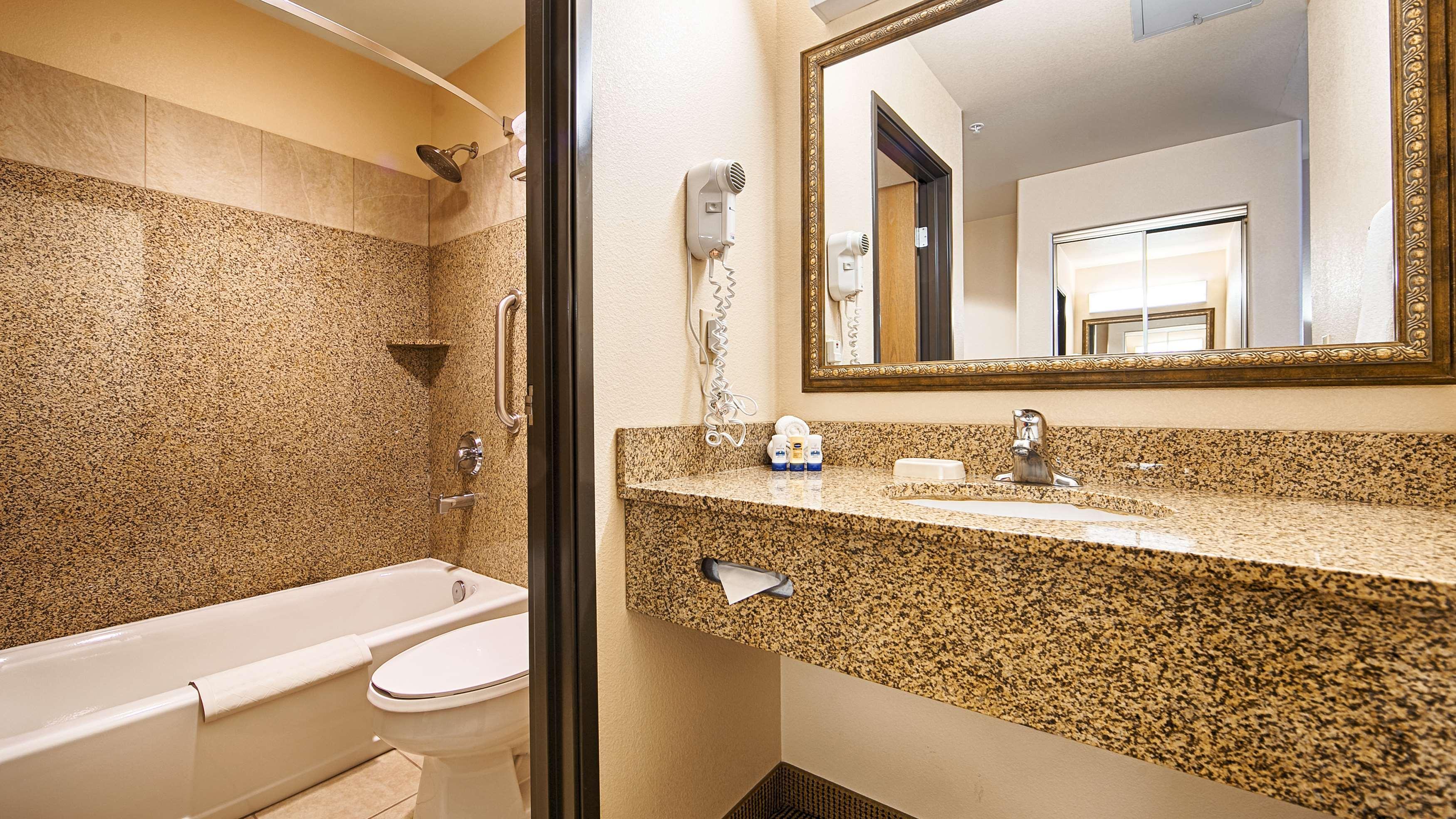 Bloomfield Best Western Territorial Inn And Suites מראה חיצוני תמונה