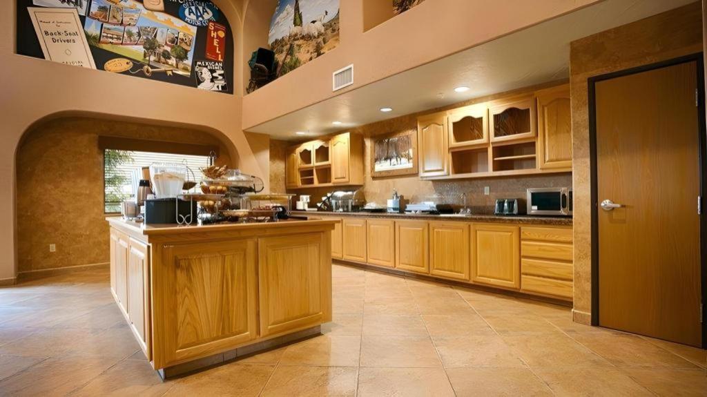 Bloomfield Best Western Territorial Inn And Suites מראה חיצוני תמונה